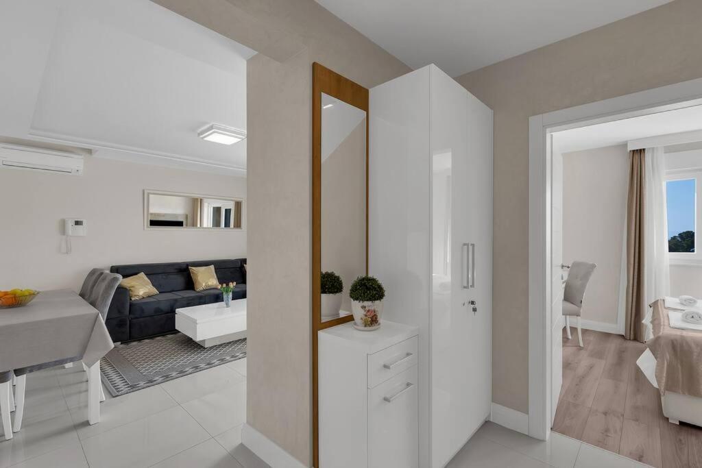 Apartment Hrvoje -Nur 50M Bis Zum Meer - Makarska Exklusiv Promajna Exteriör bild